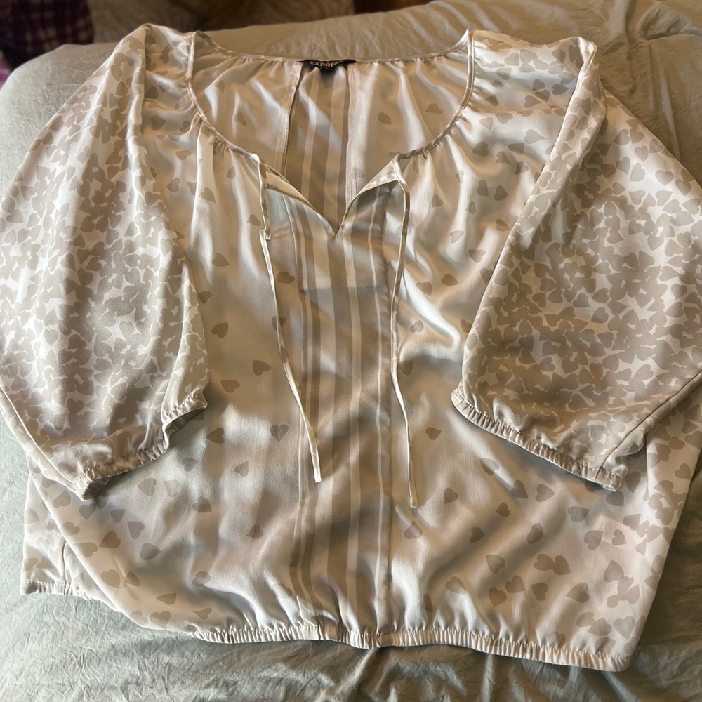 Large Heart Pattern Blouse - Picture 2 of 7